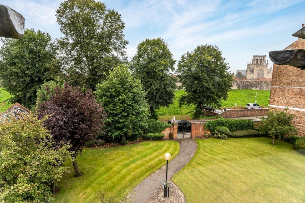 Stylish Apt With Minster Views I Pass The Keys ヨーク エクステリア 写真